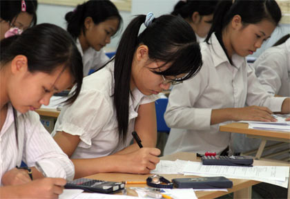 Tuyển sinh đại học, cao đẳng: E dè khối thi toán, lý, Anh