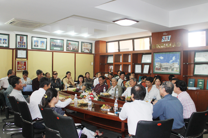 Lãnh đạo Nhà trường giao lưu với phụ huynh tân sinh viên khóa 2011