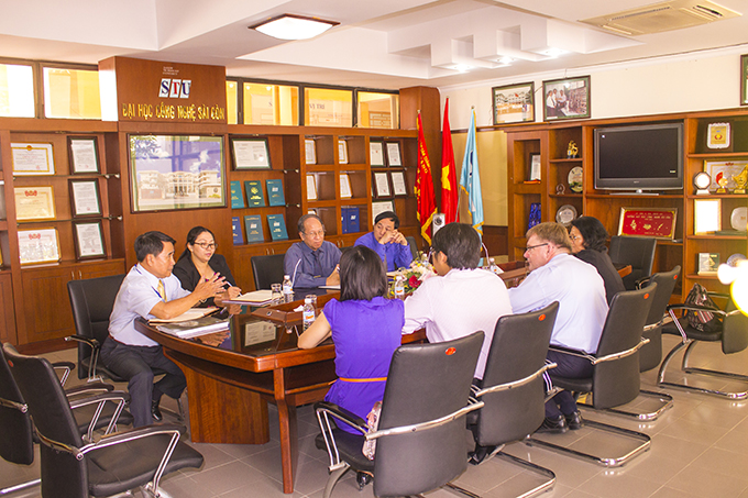 STU tiếp đoàn ĐH La Trobe