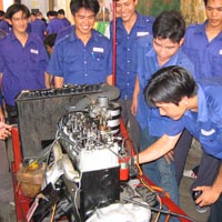 Chú trọng đào tạo nguồn nhân lực “học phải đi đôi với hành”