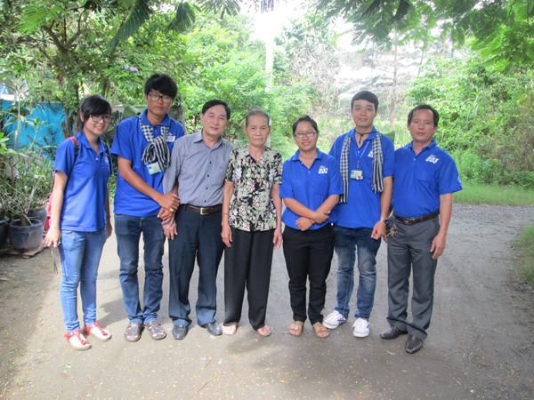 TS. Trương Quang Mùi - Bí thư Đảng Ủy, Chủ tịch HĐQT thăm chiến sĩ Mùa hè xanh 2013