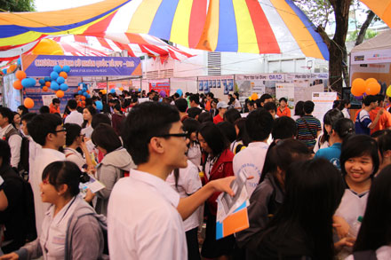 Ngày hội Tư vấn Hướng nghiệp, Tuyển sinh năm 2015: Hứa hẹn nhiều thông tin “nóng”, bổ ích Ngày hội Tư vấn Hướng nghiệp, Tuyển sinh năm 2015: Hứa hẹn nhiều thông tin “nóng”, bổ ích