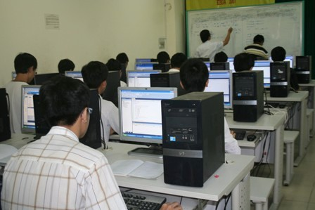 Cử nhân giấu bằng đi học nghề