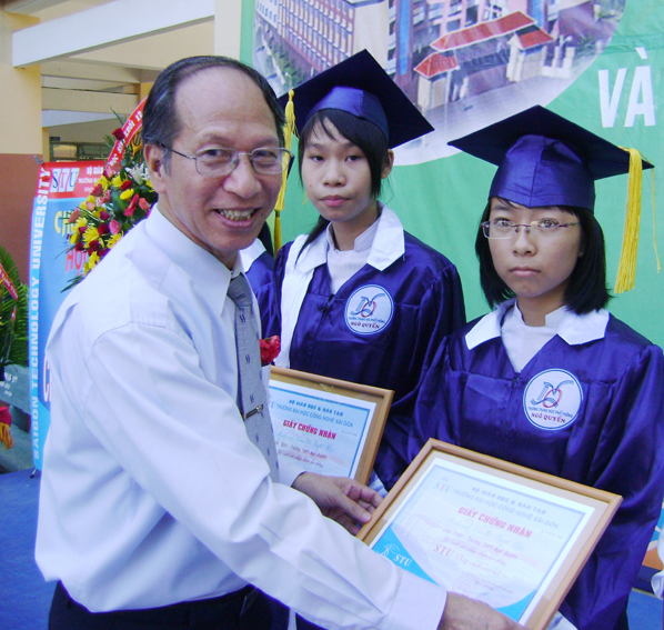 ĐH Công Nghệ Sài Gòn, Thắp sáng ước mở tuổi trẻ Trường THPT Ngô Quyền