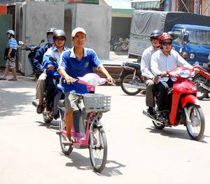 Luật Giao thông đường bộ có hiệu lực từ 1-7-2009: Có gì mới ? Luật Giao thông đường bộ có hiệu lực từ 1-7-2009: Có gì mới ?