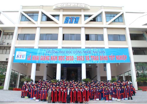 Lễ Khai Giảng & Trao Bằng Tốt Nghiệp 2010
