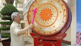 Party chief launches new school year in Hanoi