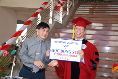 Công bố quỹ học bổng 1,2 tỉ đồng (Trích Báo Người Lao Động)