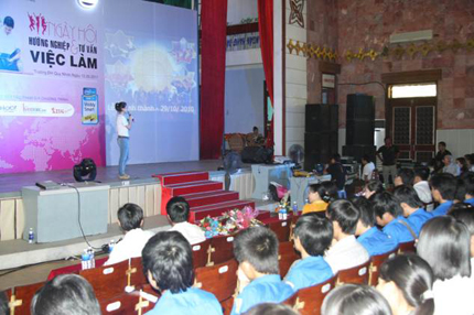 “Ngày hội hướng nghiệp và tư vấn việc làm” cho SV tại 4 tỉnh thành