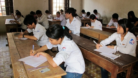 Xây dựng lộ trình giảm dần chỉ tiêu hệ trung cấp