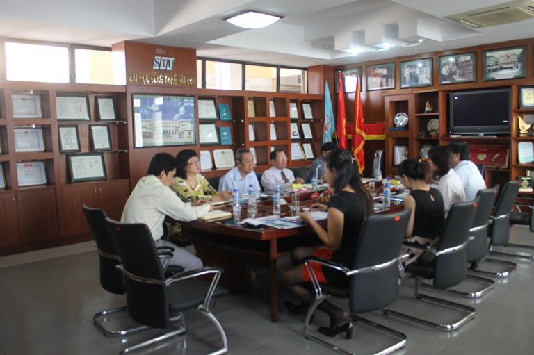 STU đón tiếp đoàn Ban Quản lý Khu công nghiệp Ascendas Protrade Singapore Tech Park đến làm việc tại trường