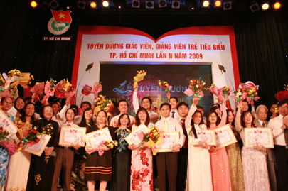 Tôn vinh những thầy cô giáo giàu sáng tạo, tận tụy với nghề