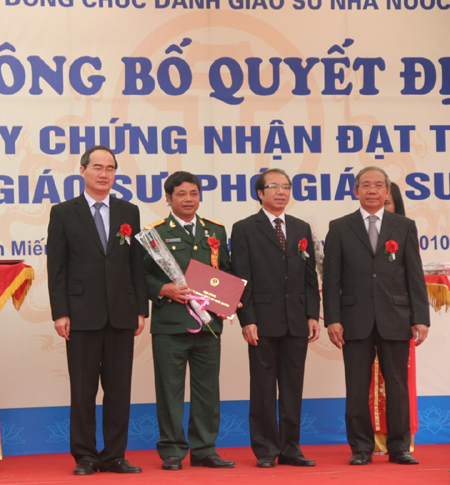 Xét công nhận chức danh GS, PGS năm 2011