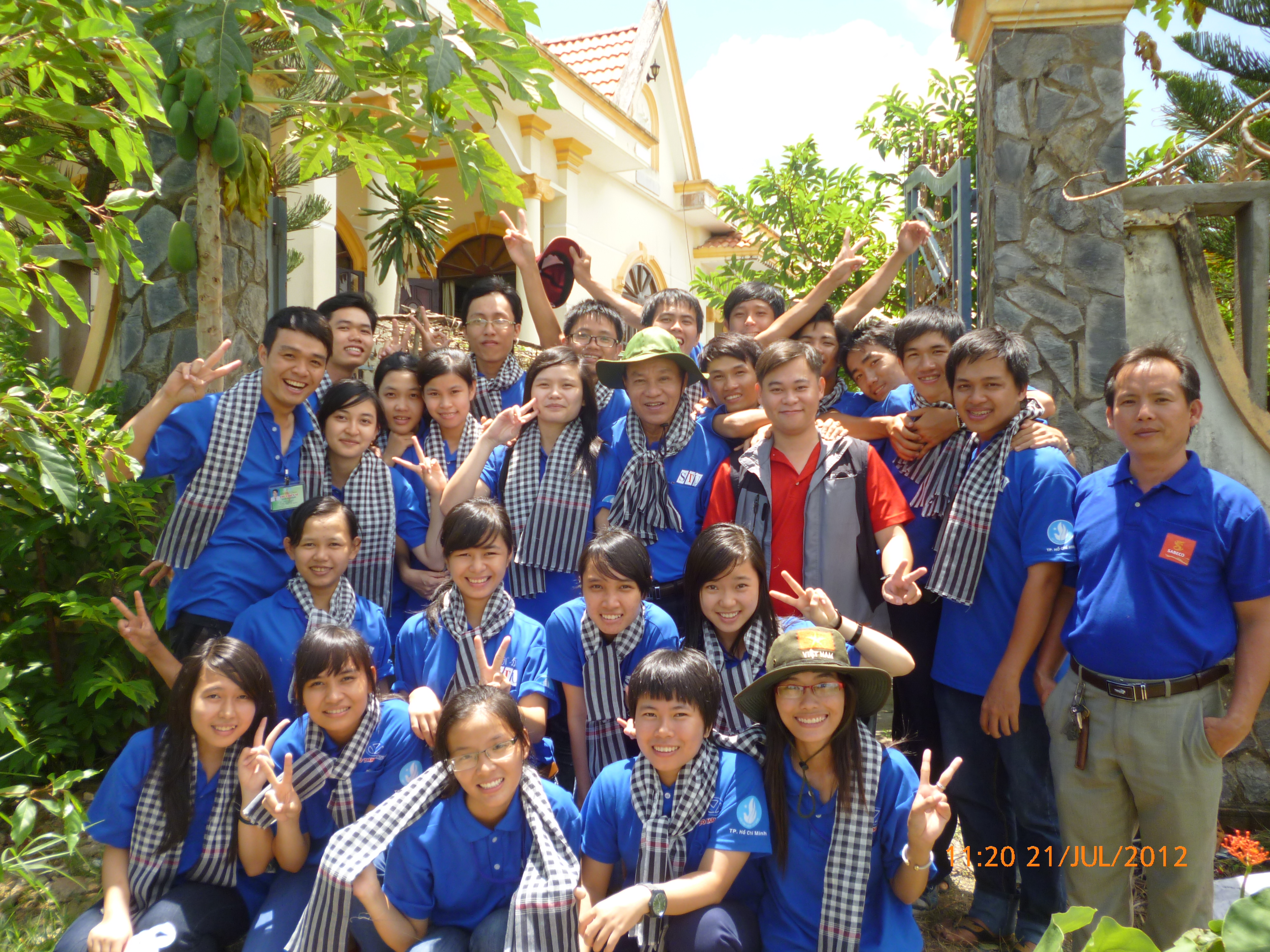 Ban Giám hiệu nhà trường thăm chiến sĩ Mùa hè xanh tại Cần Giờ