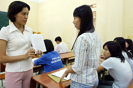 Kiểm tra tình hình sinh viên đánh giá giảng viên