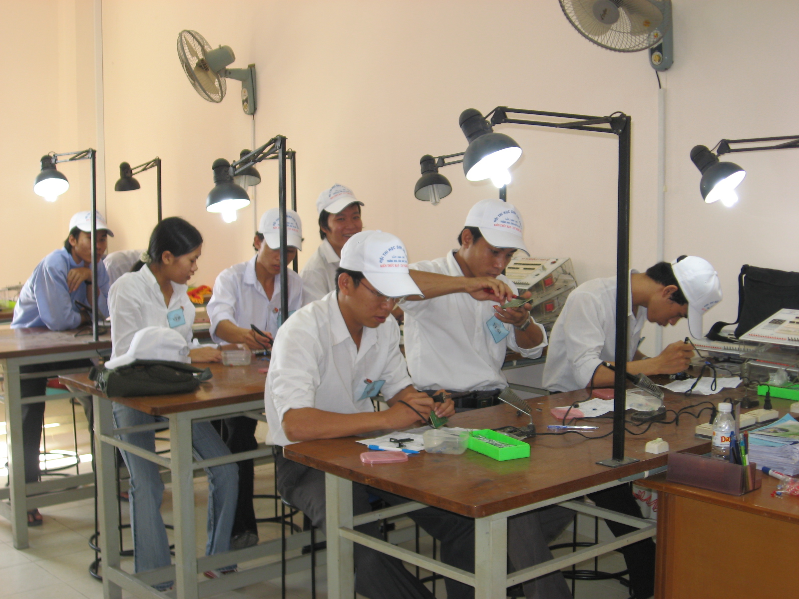 Trang Thiết Bị Phòng TN Điện tử số