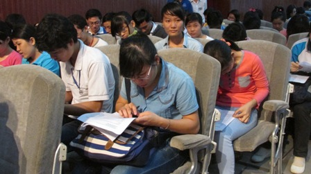 Gay cấn thi tuyển để đi tiếp sức mùa thi Gay cấn thi tuyển để đi tiếp sức mùa thi