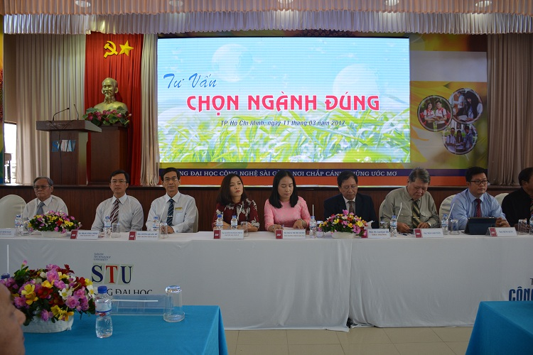 STU rộn ràng ngày hội Tư vấn Hướng nghiệp và Tuyển sinh 2017, đồng hành cùng học sinh THPT với chủ đề “Chọn ngành đúng”