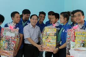 TS. Trương Quang Mùi – Bí thư Đảng ủy – Chủ tịch HĐQT thăm chiến sĩ tình nguyện Mùa hè xanh tại mặt trận Đồng Tháp.