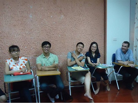 Students like western style, parents keep fearful