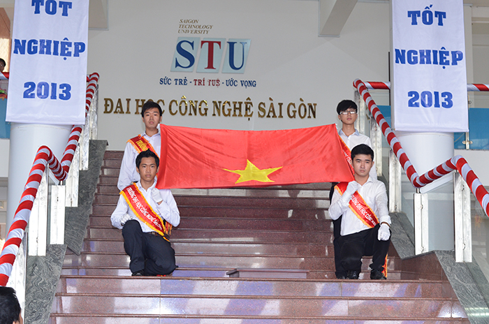 STU tổ chức lễ trao bằng tốt nghiệp năm 2013
