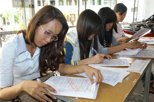 Tuyển sinh ĐH, CĐ 2014: Băn khoăn sàn mới