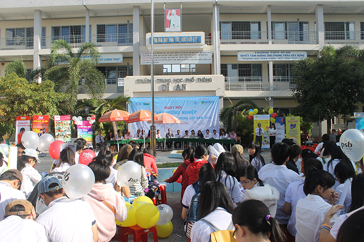 STU tham gia tư vấn tuyển sinh tại trường THPT Dĩ An – Bình Dương