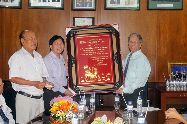 Trường Đại học Công nghệ Sài Gòn công bố quyết định nhân sự hiệu trưởng mới