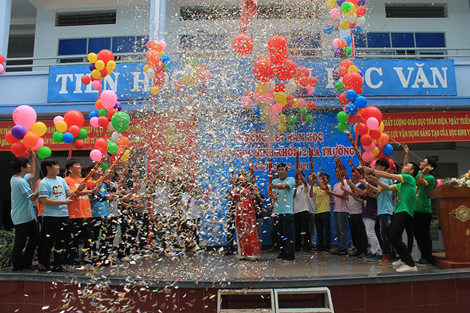 Trao học bổng tại trường THPT Nam Kỳ Khởi Nghĩa