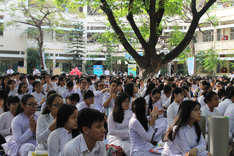 STU THAM GIA NGÀY HỘI TƯ VẤN HƯỚNG NGHIỆP, TUYỂN SINH ĐẠI HỌC, CAO ĐẲNG 2017 TẠI TRƯỜNG THPT NGUYỄN CÔNG TRỨ
