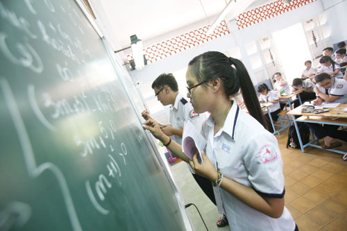 Giảm nhưng vẫn quá tải: Lúng túng cho cả thầy lẫn trò Giảm nhưng vẫn quá tải: Lúng túng cho cả thầy lẫn trò