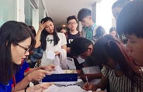 Thấp thỏm vì điểm xét tuyển tăng từng ngày Thấp thỏm vì điểm xét tuyển tăng từng ngày