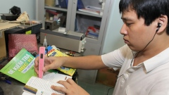 Educators slam reading device used in English teaching