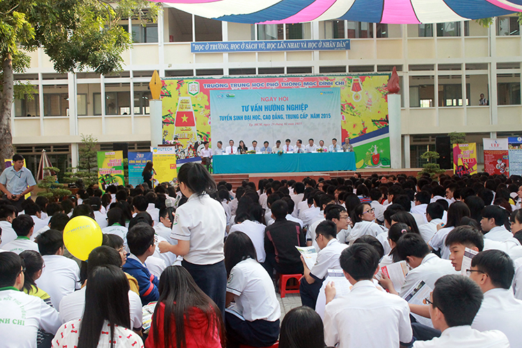 STU tham gia tư vấn tuyển sinh tại Trường THPT Mạc Đĩnh Chi