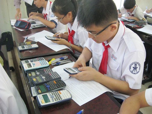 Các loại máy tính cầm tay được mang vào phòng thi