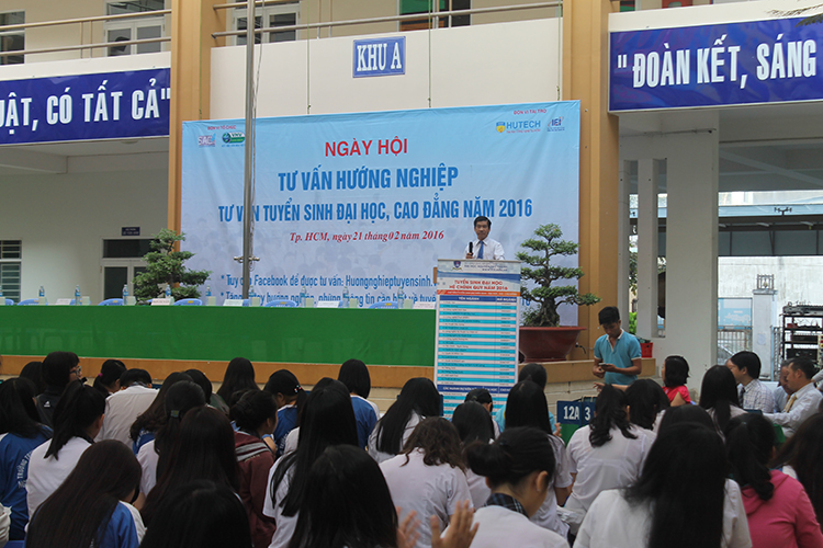 Trường ĐH Công Nghệ Sài Gòn tư vấn tuyển sinh tại Trường Nguyễn Tất Thành