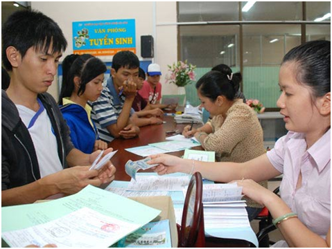 Tuyển sinh ĐH-CĐ 2012: Rối rắm vì cải tiến Tuyển sinh ĐH-CĐ 2012: Rối rắm vì cải tiến