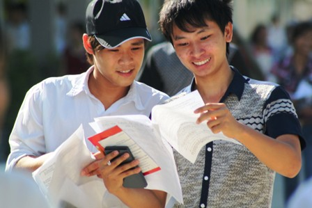 Đề Toán khối B, D vừa sức, đề Địa lý hỏi về biển đảo