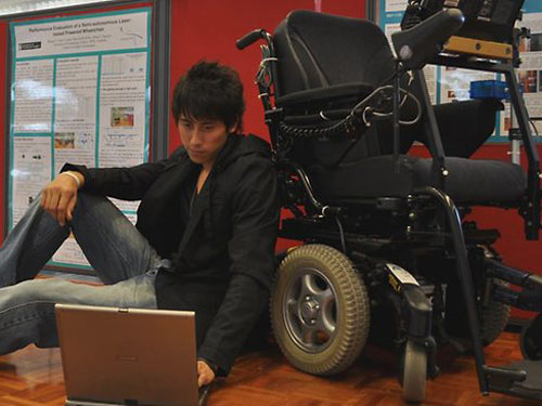 Xe lăn điều khiển bằng ý nghĩ