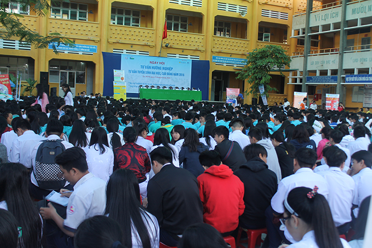 Trường ĐH Công Nghệ Sài Gòn tư vấn tuyển sinh tại Trường THPT Ernst Thalmann