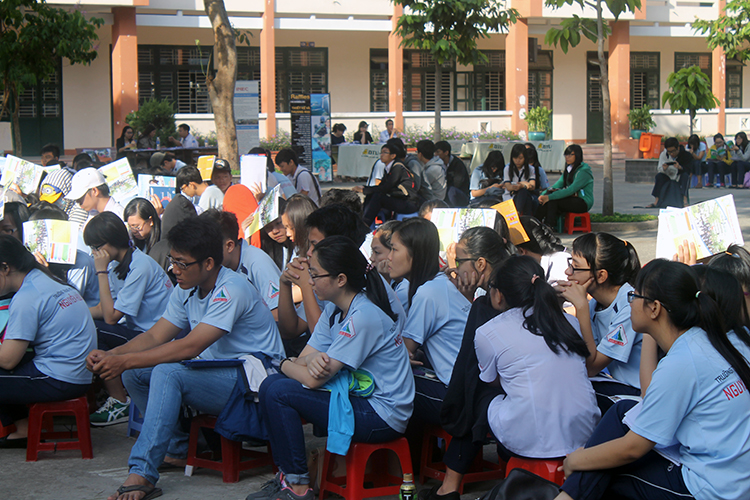 STU tham gia chương trình tư vấn tuyển sinh tại trường Nguyễn Hữu Huân