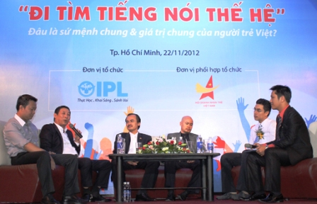 Sinh viên nghe doanh nhân chia sẻ kinh nghiệm làm giàu