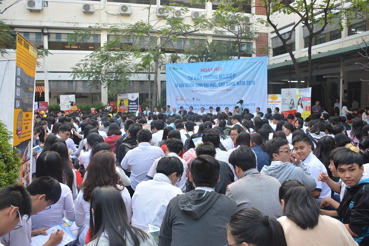 STU tham gia ngày hội tư vấn hướng nghiệp, tư vấn tuyển sinh đại học, cao đẳng 2018 tại trường THPT Hàn Thuyên và THPT Võ Thị Sáu