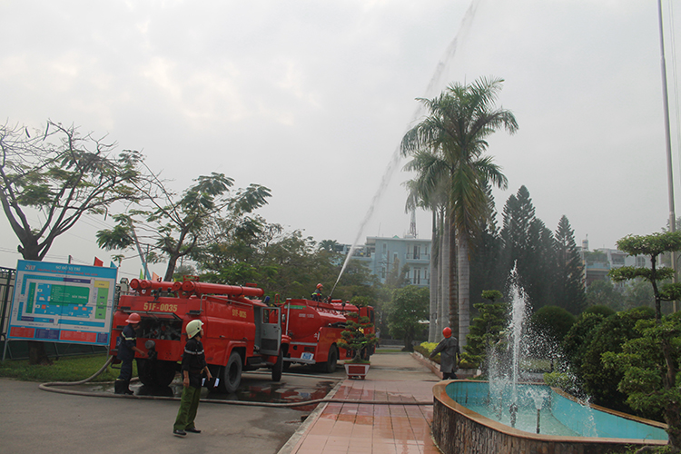 STU diễn tập phòng cháy chữa cháy