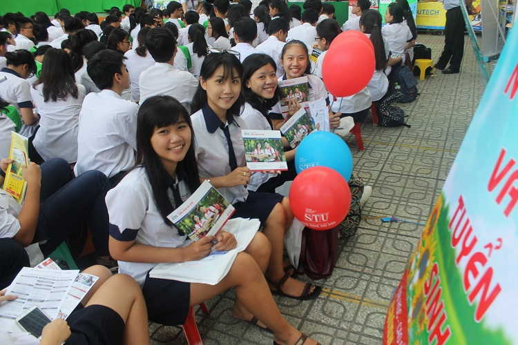 STU tham gia Ngày hội Tư vấn hướng nghiệp, tư vấn tuyển sinh Đại học, Cao đẳng 2017 tại trường THPT Nguyễn Thái Bình
