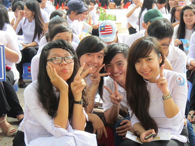 Trường ĐH Công nghệ Sài Gòn trao học bổng “STU – Chắp cánh ước mơ” tại Trường THPT Nguyễn Huệ, THPT Diệp Minh Châu, Tỉnh Bến Tre