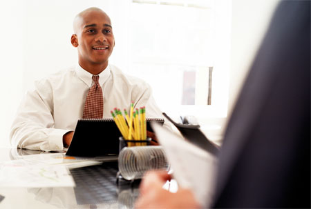 Nhà tuyển dụng “soi” gì trong hồ sơ xin việc?