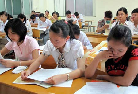 “Chính sách học phí thấp đang trợ cấp ngược cho người giàu”