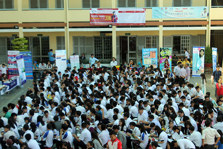 Trường Đại học Công Nghệ Sài Gòn tư vấn tuyển sinh tại trường THPT Nguyễn Thái Bình