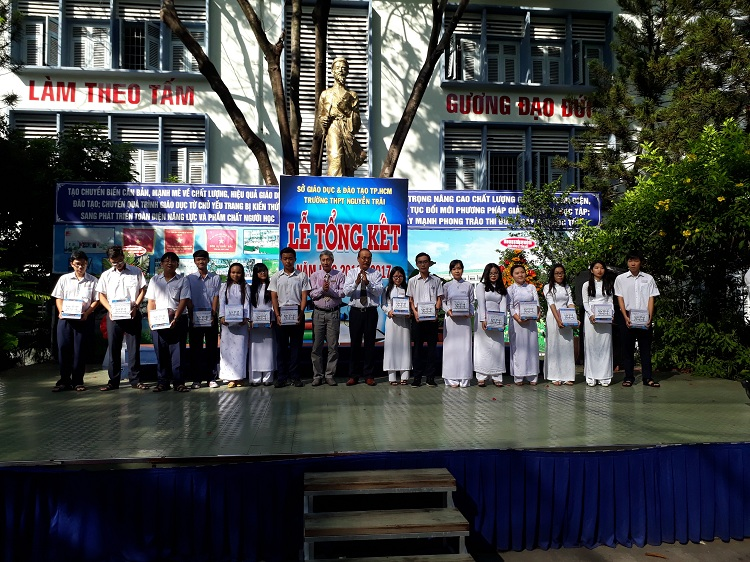 Trường ĐH Công nghệ Sài Gòn trao học bổng 